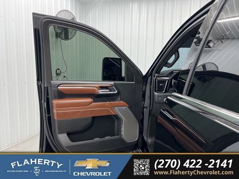 Used 2025 GMC Sierra 2500 Denali Ultimate AWD/4WD image 8
