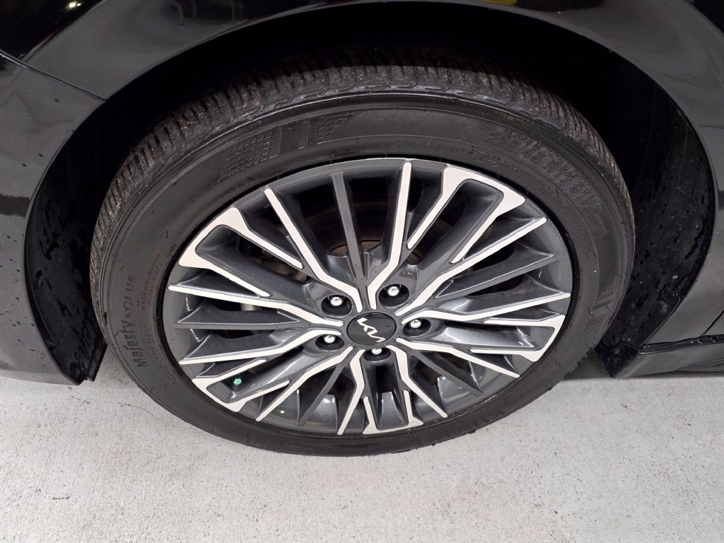 Used 2024 Kia Forte GT-Line FWD image 9