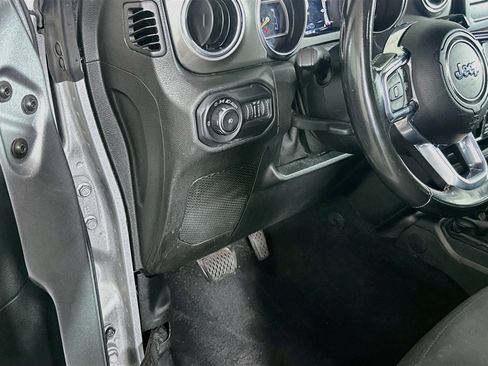Used 2020 Jeep Wrangler Unlimited Sahara AWD/4WD image 16