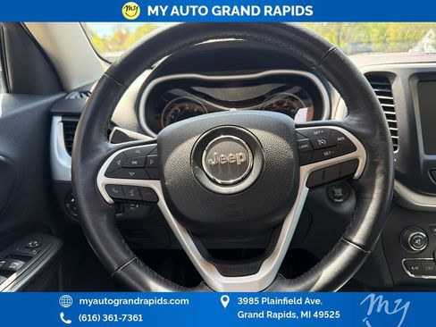 Used 2015 Jeep Cherokee Trailhawk w/ Comfort/Convenience Group AWD/4WD image 14