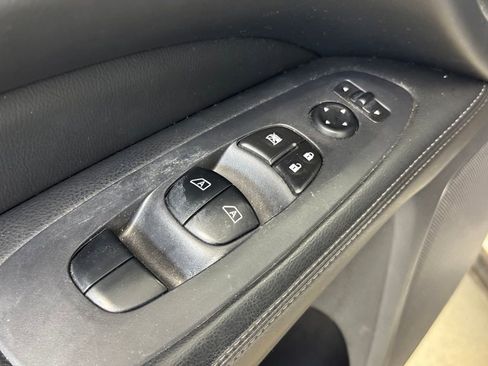 Used 2018 Nissan Pathfinder SL FWD image 10