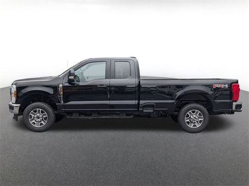 New 2025 Ford F350 XLT w/ FX4 Off-Road Package image 5