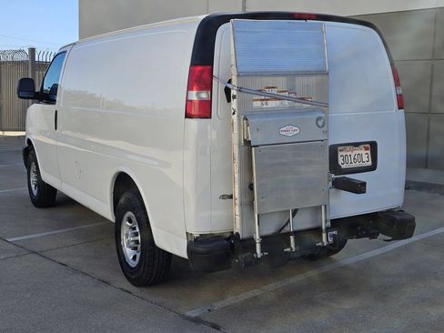 Used 2021 Chevrolet Express 3500 w/ Driver Convenience Package RWD image 7