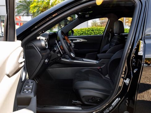 New 2025 Alfa Romeo Tonale Intensa image 22