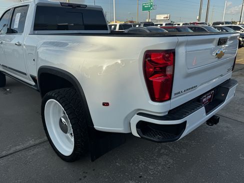 Used 2025 Chevrolet Silverado 3500 High Country w/ High Country Premium Package AWD/4WD image 8