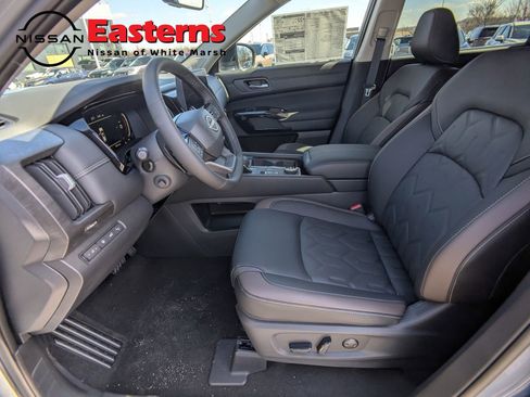 New 2026 Nissan Pathfinder Platinum image 14