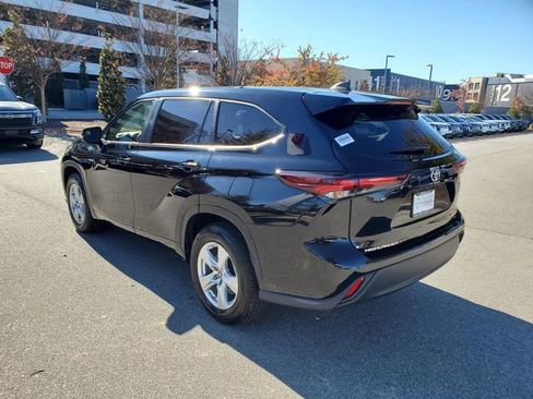 Used 2024 Toyota Highlander LE image 5