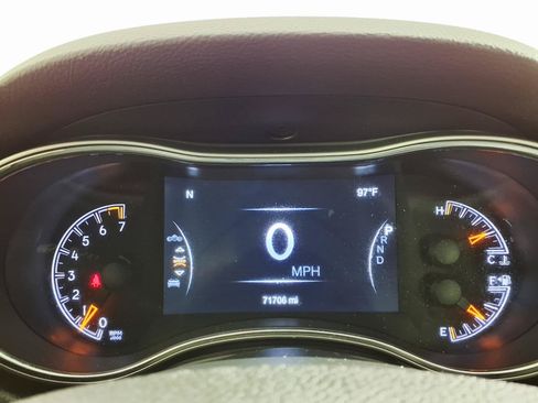 Used 2018 Jeep Grand Cherokee Laredo RWD image 25