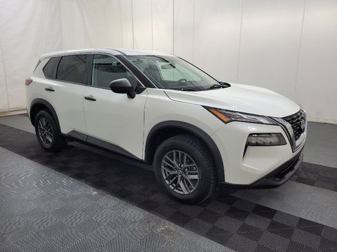 Used 2021 Nissan Rogue S FWD image 11