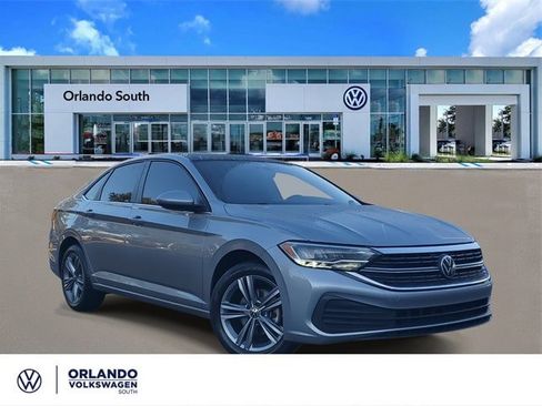 Certified 2024 Volkswagen Jetta SE image 1