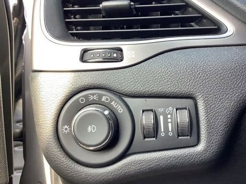 Certified 2021 Jeep Cherokee Latitude Plus AWD/4WD image 14