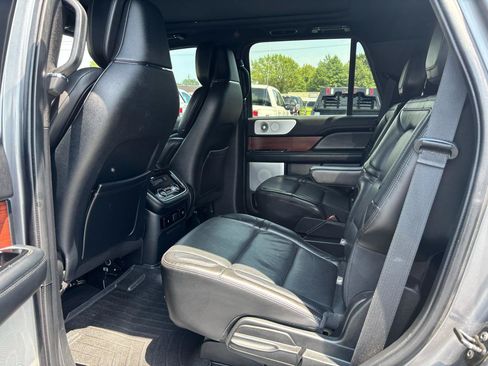 Used 2021 Lincoln Navigator Reserve w/ Luxury Package RWD image 14