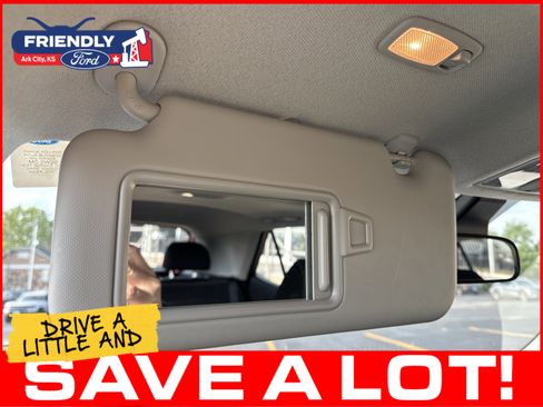 Used 2025 Hyundai Venue SEL FWD image 36