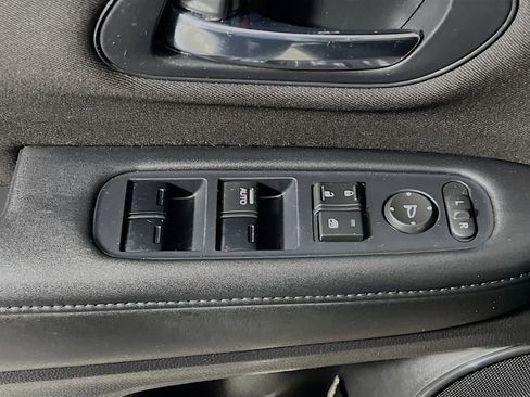 Used 2016 Honda HR-V LX image 17