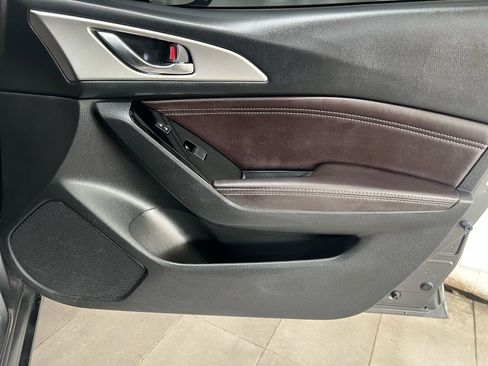 Used 2017 MAZDA MAZDA3 Touring image 18