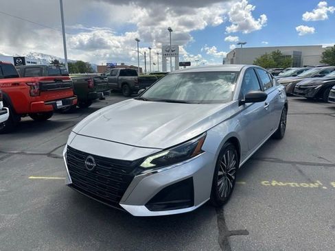 Used 2024 Nissan Altima 2.5 SV FWD image 5