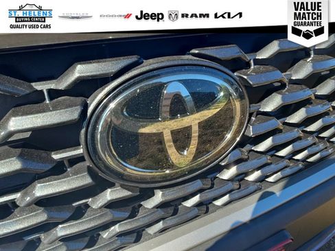 Used 2022 Toyota Corolla Cross XLE w/ Convenience Package AWD/4WD image 11