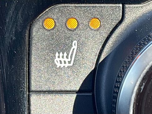 Used 2021 Toyota Highlander XLE image 19