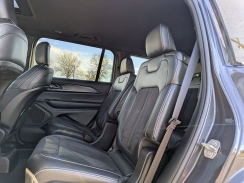 Used 2024 Jeep Grand Cherokee L Altitude image 15