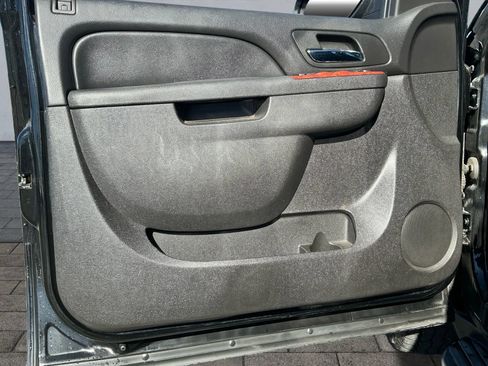 Used 2012 Chevrolet Avalanche LS image 9