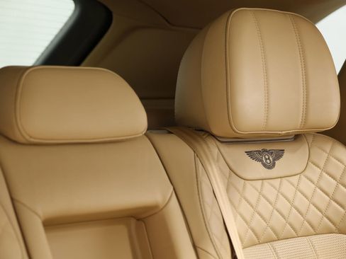 Used 2018 Bentley Bentayga AWD/4WD image 91