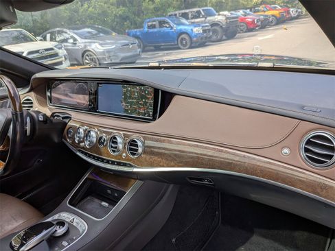 Used 2017 Mercedes-Benz S 550 4MATIC Sedan image 40