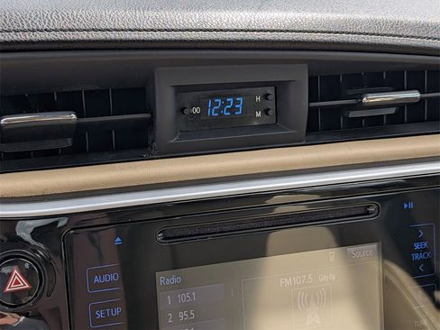 Used 2019 Toyota Corolla LE image 15