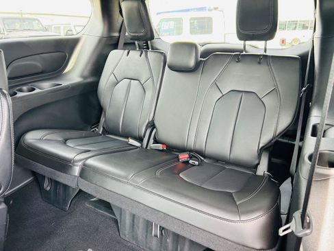 Used 2023 Chrysler Pacifica Touring-L w/ S Appearance Package FWD image 27