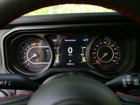 Used 2024 Jeep Wrangler Unlimited Rubicon w/ Technology Group image 10