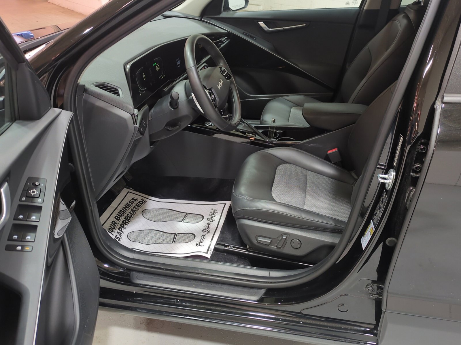 Certified 2024 Kia Niro EX FWD image 15