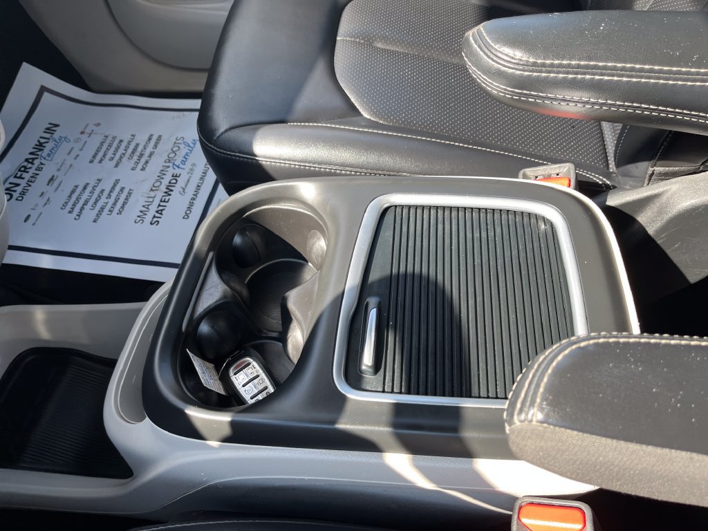 Used 2024 Chrysler Pacifica Touring-L FWD image 20