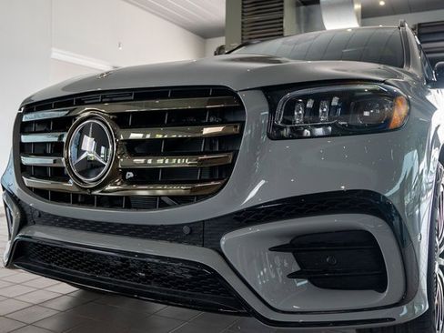 New 2026 Mercedes-Benz GLS 580 4MATIC image 9