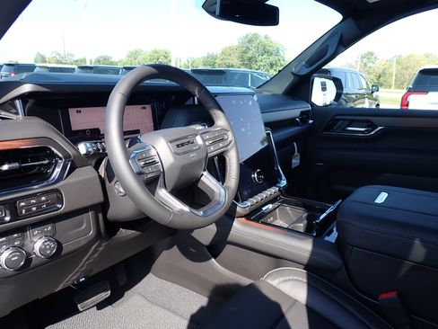 New 2026 GMC Yukon Denali w/ Sun & Power Step Package image 18