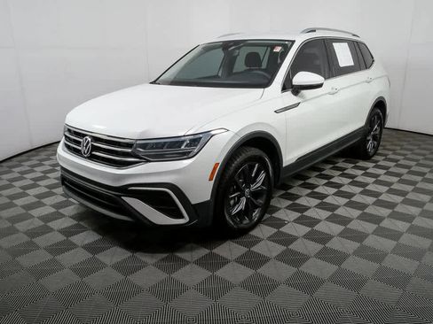 Certified 2023 Volkswagen Tiguan SE FWD image 27