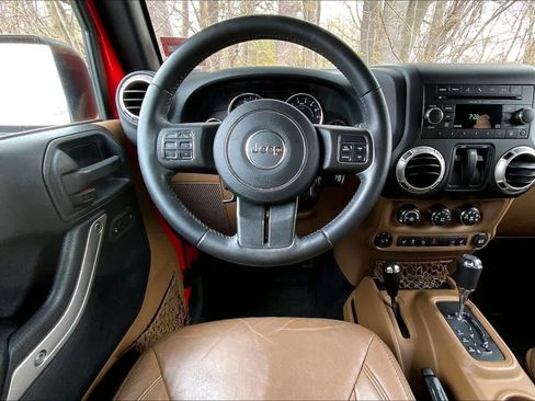 Used 2016 Jeep Wrangler Sahara w/ Connectivity Group AWD/4WD image 6