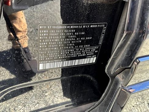 Used 2023 Volkswagen Tiguan SE R-Line image 27