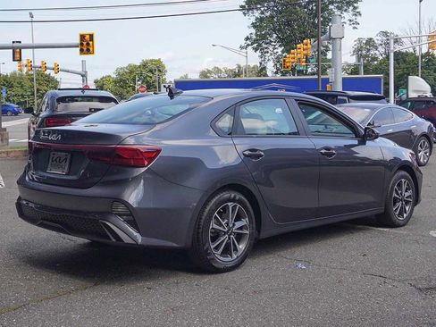 Used 2022 Kia Forte LXS w/ LXS Technology Package FWD image 9