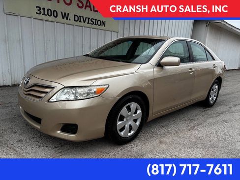 Used 2011 Toyota Camry LE image 1