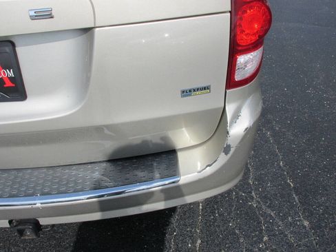 Used 2013 Dodge Grand Caravan SXT FWD image 38
