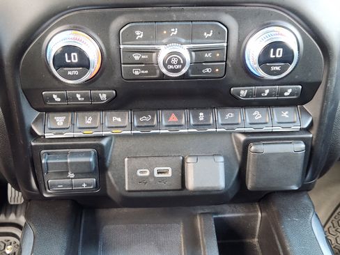 Used 2023 GMC Sierra 2500 AT4 w/ AT4 Premium Plus Package AWD/4WD image 20