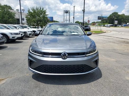 Used 2025 Volkswagen Jetta SE w/ Sunroof Package FWD image 2