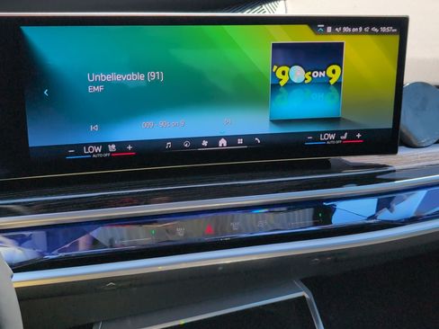 Used 2026 BMW 740i w/ Premium Package RWD image 23