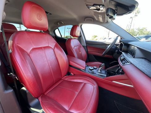 Used 2019 Alfa Romeo Stelvio image 9