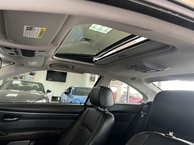 Used 2011 BMW 328i xDrive Coupe AWD/4WD image 19