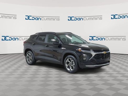 New 2026 Chevrolet Trax LT w/ LT Convenience Package FWD image 2
