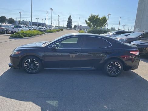 Used 2018 Toyota Camry LE FWD image 8