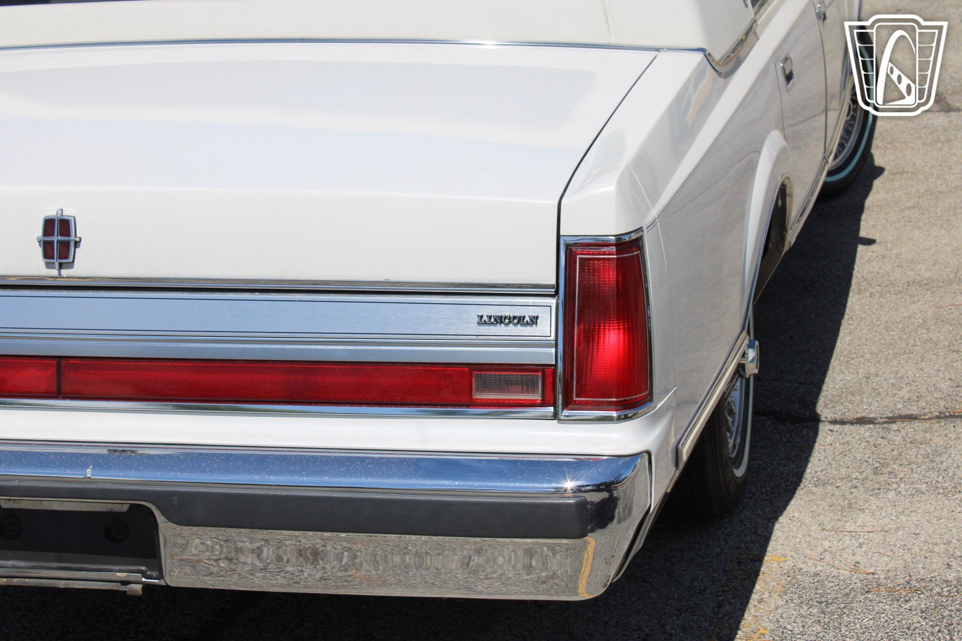 Used 1988 Lincoln Town Car Signature RWD image 28