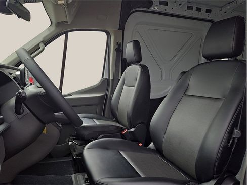 New 2024 Ford Transit 250 148 Medium Roof image 9