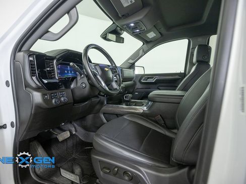 Used 2024 Chevrolet Silverado 1500 LTZ w/ LTZ Convenience Package II AWD/4WD image 10
