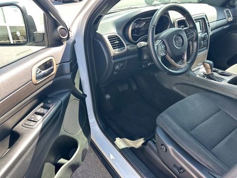 Used 2016 Jeep Grand Cherokee Laredo w/ Quick Order Package 23E image 9